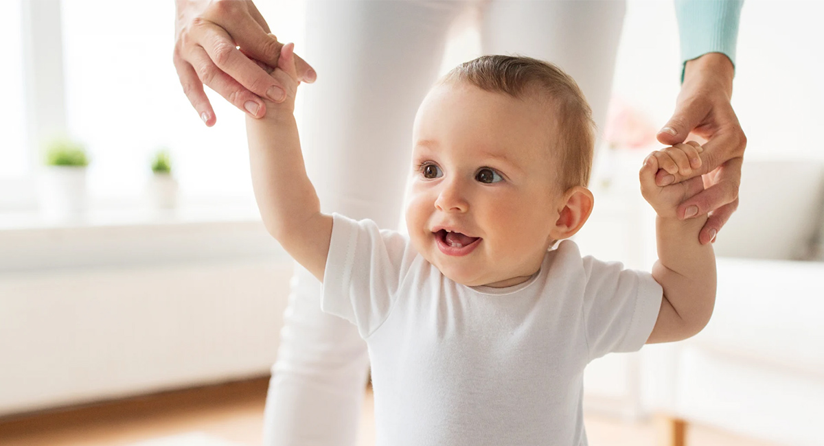 Los primeros pasos de tu bebé: hitos de desarrollo de 0 a 6 meses